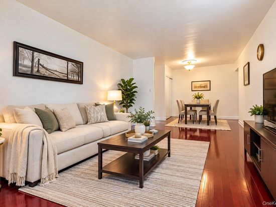27-05 Parsons Boulevard #6F
