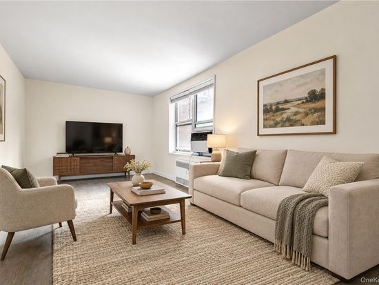27-10 Parsons Boulevard #2F